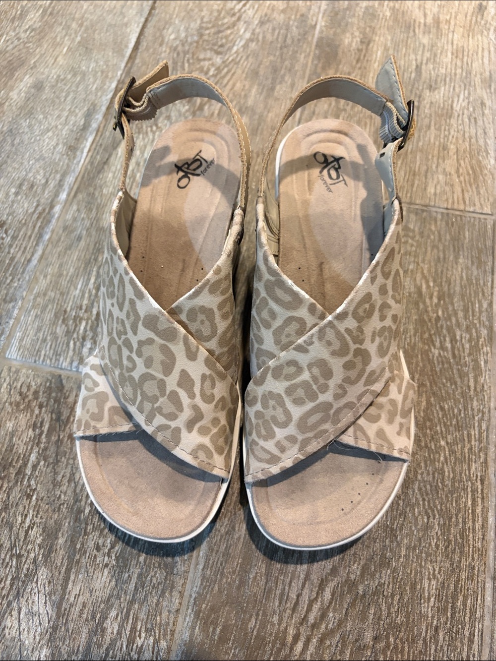 OTBT Yvonne Beige Leopard Print Crisscross Slingback Sandals Women’s size 7
